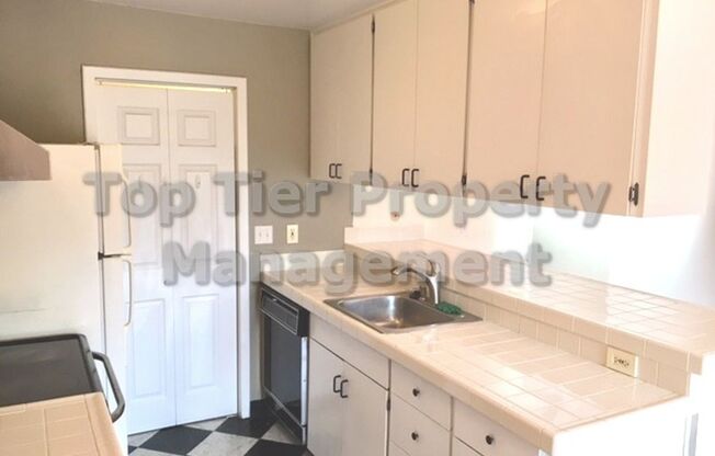 2 beds, 1 bath, $2,400, Unit # 368