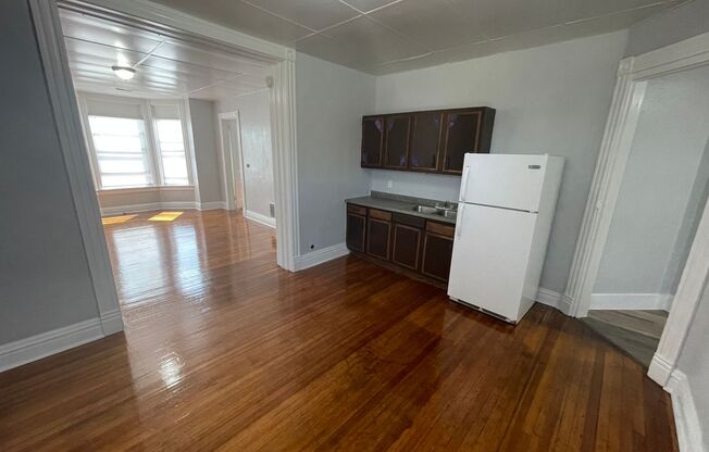 1 bed, 1 bath, $650, Unit Apt #2