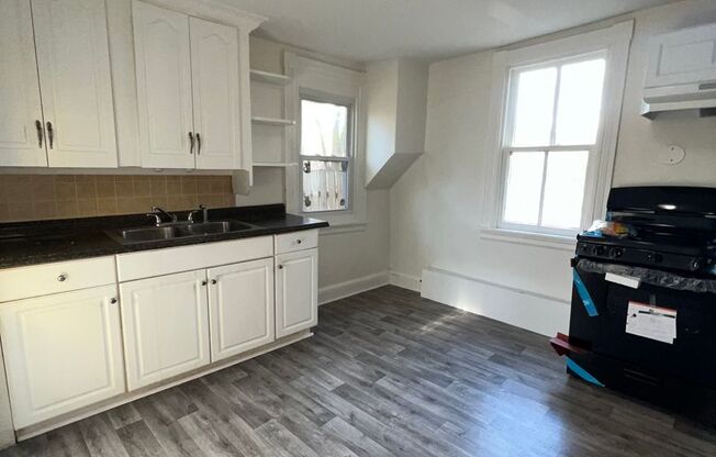 2 beds, 1 bath, $1,250, Unit Rear