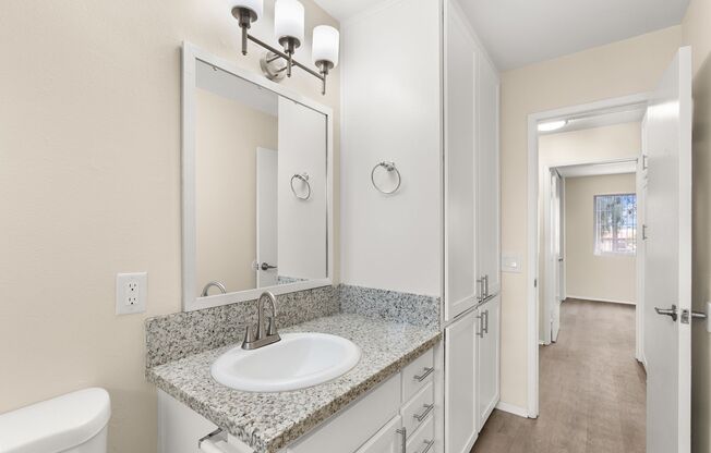 2 beds, 1 bath, 800 sqft, $2,150, Unit 01