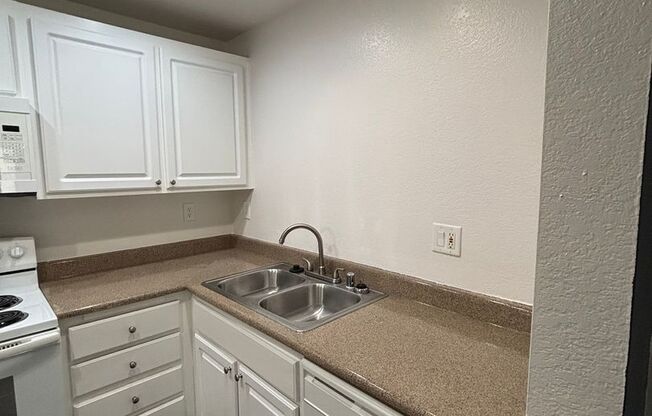 1 bed, 1 bath, 750 sqft, $2,220, Unit 714