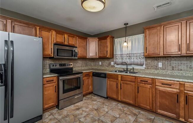 3 beds, 1.5 baths, $1,825, Unit Unit E