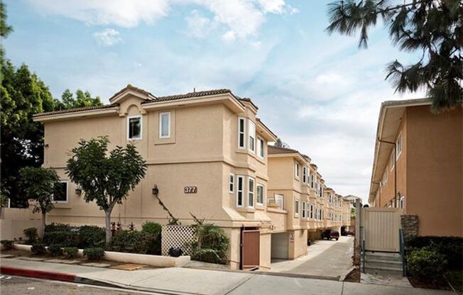 Centrally Located 3 Bedroom Costa Mesa Townhome with 2 Car Garage. Near Fairview and 22nd Street - Easy Access to 55.