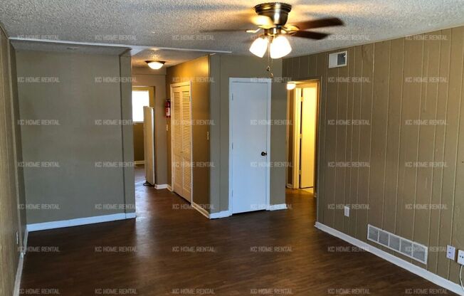 Cozy 2 bed apt unit in Raytown!