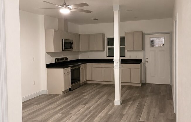 1001 W 8 ST
