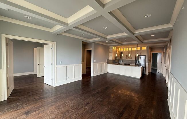 Luxury 3BR/2BA Condo – Prime Hyde Park Location, Modern Finishes