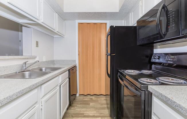 1 bed, 1 bath, 610 sqft, $705