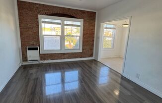 250 S KENMORE AVE