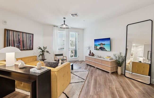 1 bed, 1 bath, 838 sqft, $1,749, Unit 524