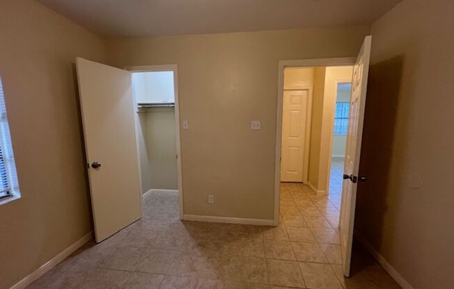 3 beds, 2 baths, $1,600