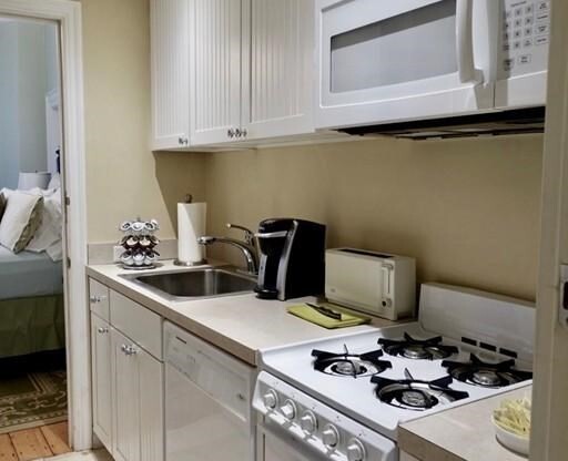 Studio, 1 bath, 395 sqft, $2,300, Unit 2F