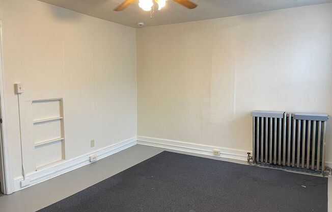 3 beds, 1 bath, $1,125, Unit 246 Union St. Apt. 2