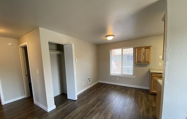 2 beds, 1 bath, 900 sqft, $1,495