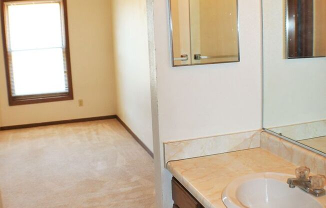 2 beds, 2 baths, 750 sqft, $1,195, Unit #05