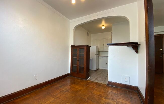 Studio, 1 bath, 400 sqft, $790, Unit 206