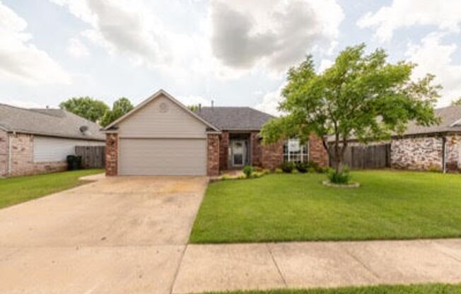 Beautiful 3 bedroom 2 bath in Collinsville!