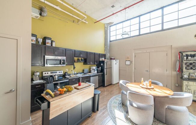 3 beds, 3 baths, $2,500, Unit 107 - C