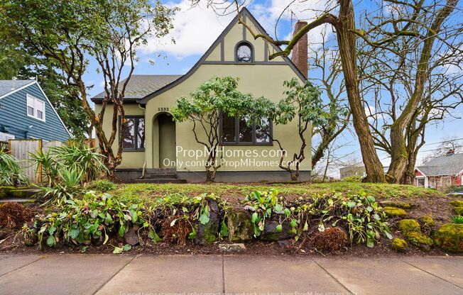 Charming 3-Bedroom Home in Overlook Neighborhood - Your Perfect Home Awaits!