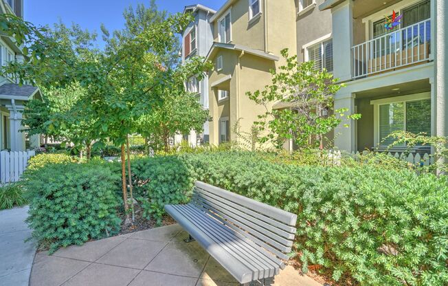 Light, Bright and Warm 2 Bedroom, 2.5 Bathroom Townhome