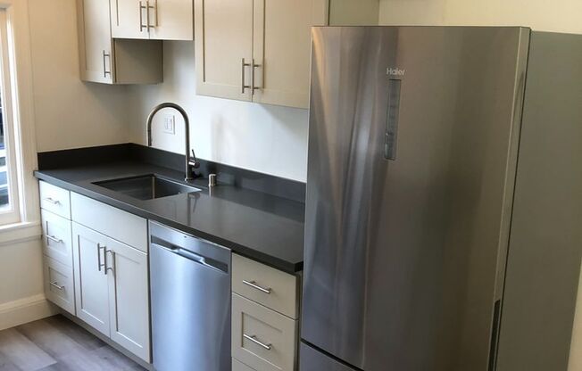 Remodeled rent controlled apartment w/all new appliances in great location w/tons of light, PET FRIENDLY!