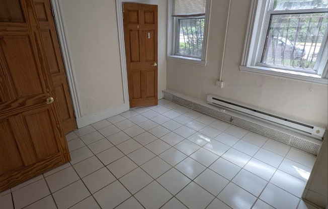 2 beds, 1 bath, $2,900, Unit 1