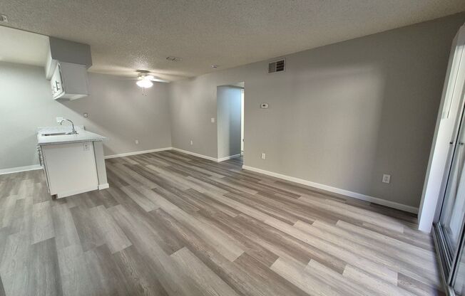 2 beds, 1 bath, 920 sqft, $1,800, Unit 17