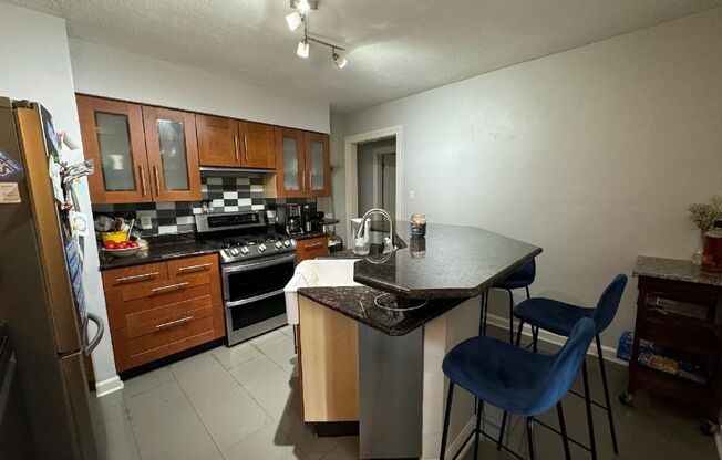 2 beds, 1 bath, $1,750