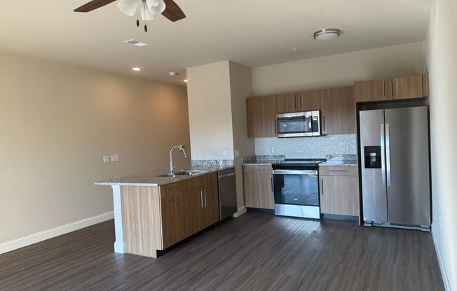 Studio, 1 bath, 565 sqft, $1,325, Unit 106