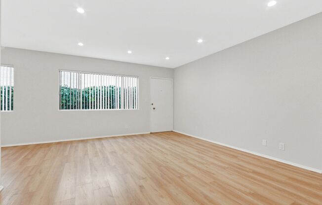 1451 Franklin St in Santa Monica! Steps to SM Blvd and near the Water Garden.