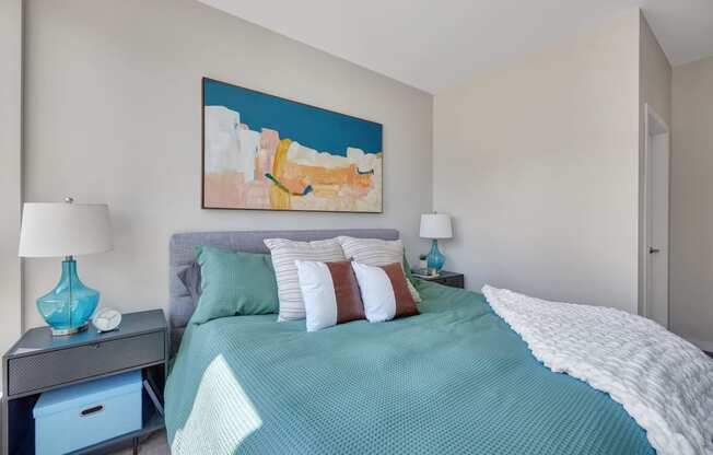a bedroom with a large bed and two night stands with lamps