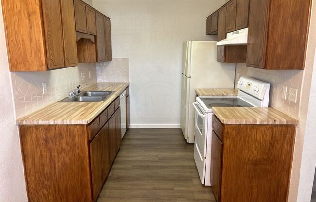 2 beds, 1 bath, $700, Unit 1304 Dugger Unit D