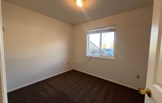 3 beds, 1 bath, $1,175, Unit 690 Richland # 2