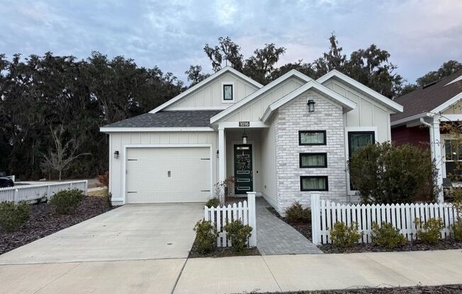 Beautiful Home located in Fairway Pointe