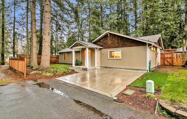 Beautiful Kitchen and Large back yard in a quiet Covington Neighborhood