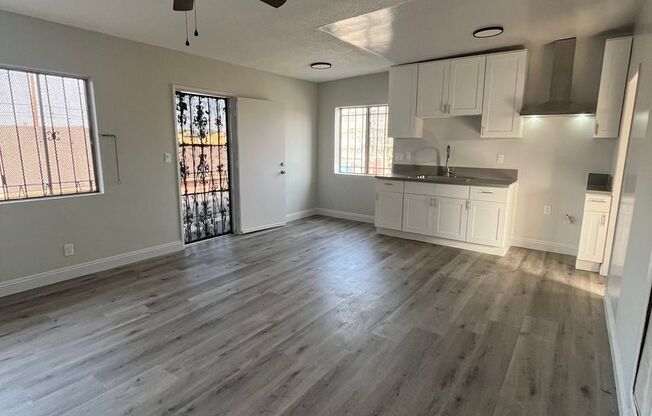 1 bed, 1 bath, $2,000, Unit 06