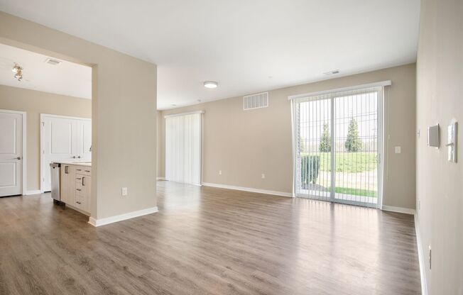 Two Bedroom Luxury Apartment (Elevator Building)