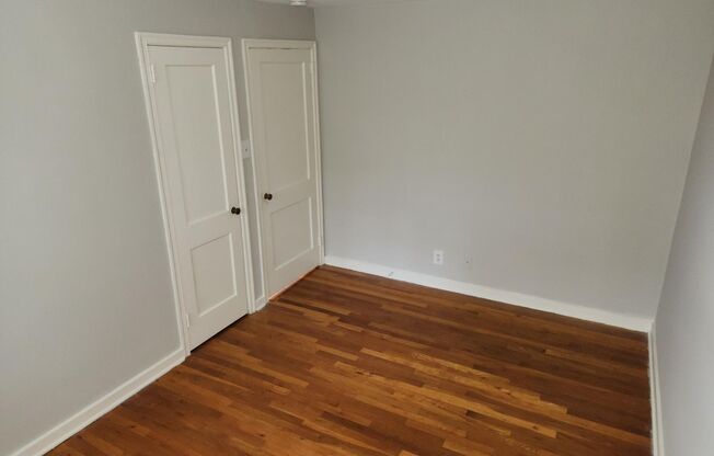 2 beds, 1 bath, 897 sqft, $2,335, Unit E-14