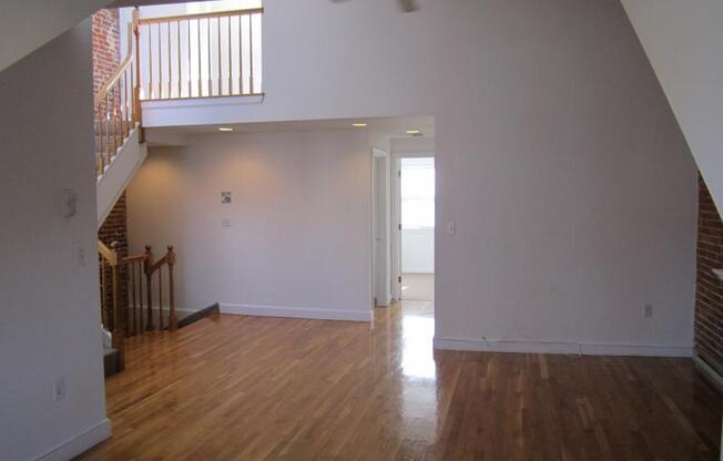 3 beds, 1 bath, $5,250, Unit 4