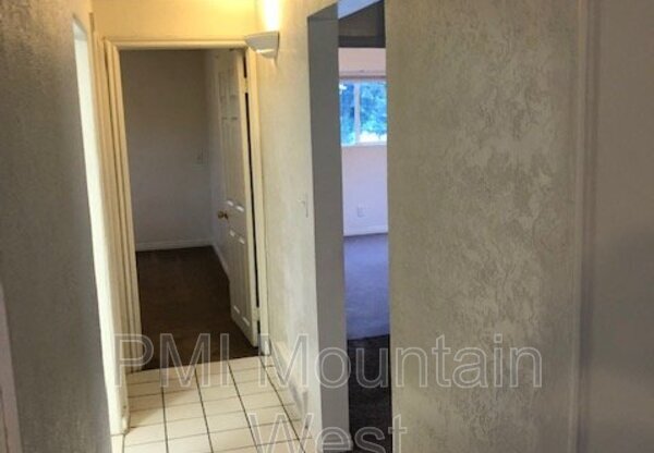 2 beds, 1 bath, 1,025 sqft, $1,395