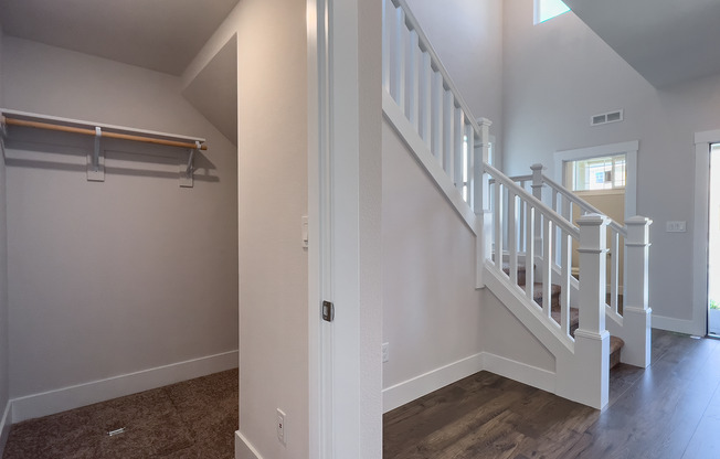 4 bedroom 2.5 bath House in SW Beaverton! A/C & Washer & Dryer - Walk to Mountainside HS and close to Nike!