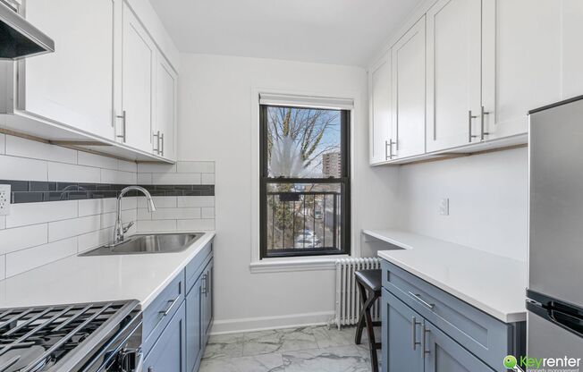 Renovated Studio with easy access to NYC