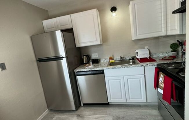 1 bed, 1 bath, 425 sqft, $949, Unit 114