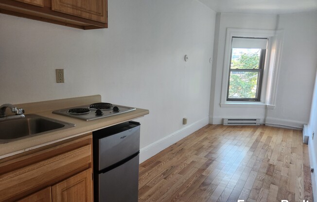 1061 BEACON ST