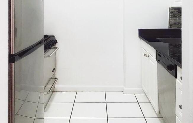 2 beds, 1 bath, $4,800, Unit 5P