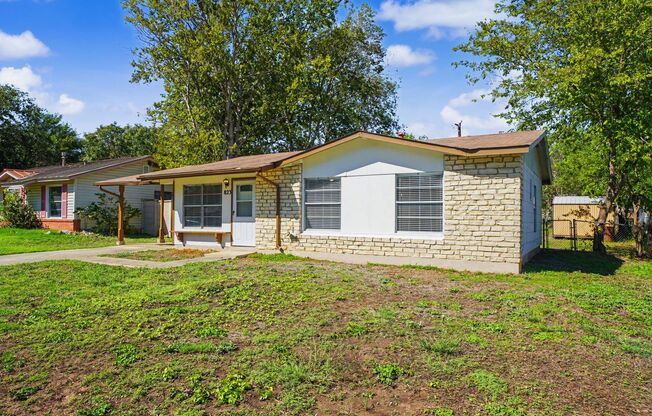 Charming 3-Bedroom Home in Universal City - Realtor Commission: $350