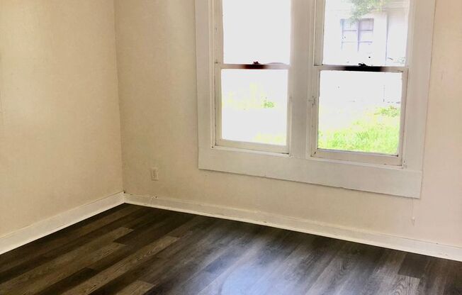 **Gorgeous  (3BR/1BA) Lakeland "Dixieland" Home**