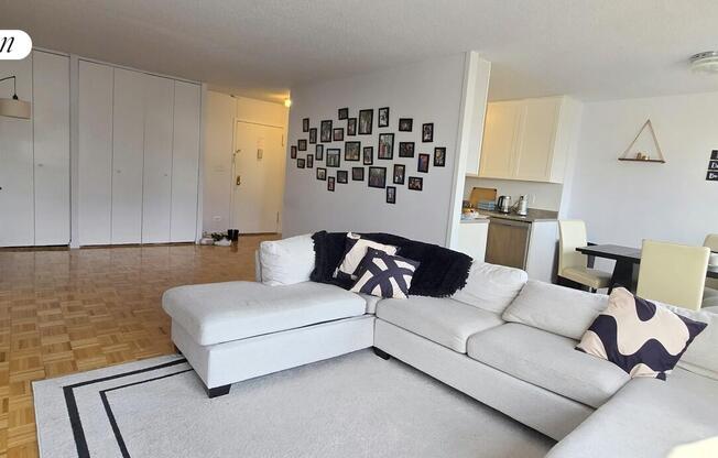 3 beds, 1.5 baths, $8,350, Unit 14G