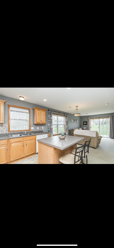 574 POINTE CT SW