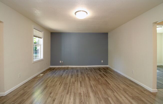 Charming Remodeled 4 Bedroom Home One Block From N Mississippi!**Move-In Special!**
