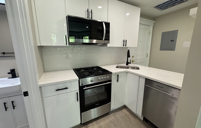 1 bed, 1 bath, 400 sqft, $3,600, Unit 38